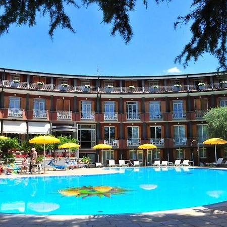 Hotel Continental ガルダ エクステリア 写真