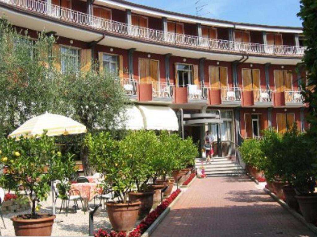 Hotel Continental ガルダ エクステリア 写真