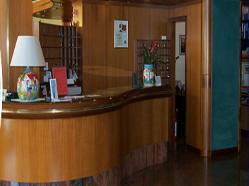 Hotel Continental ガルダ エクステリア 写真