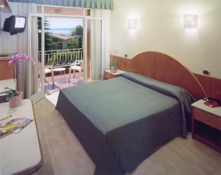 Hotel Continental ガルダ エクステリア 写真