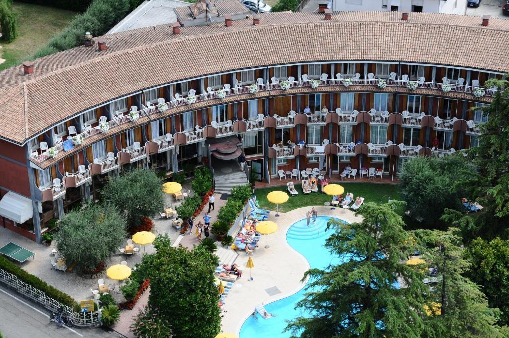Hotel Continental ガルダ エクステリア 写真