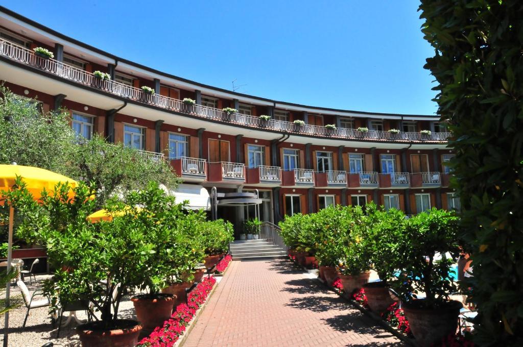 Hotel Continental ガルダ エクステリア 写真