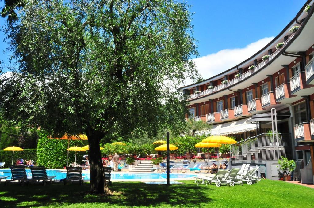 Hotel Continental ガルダ エクステリア 写真