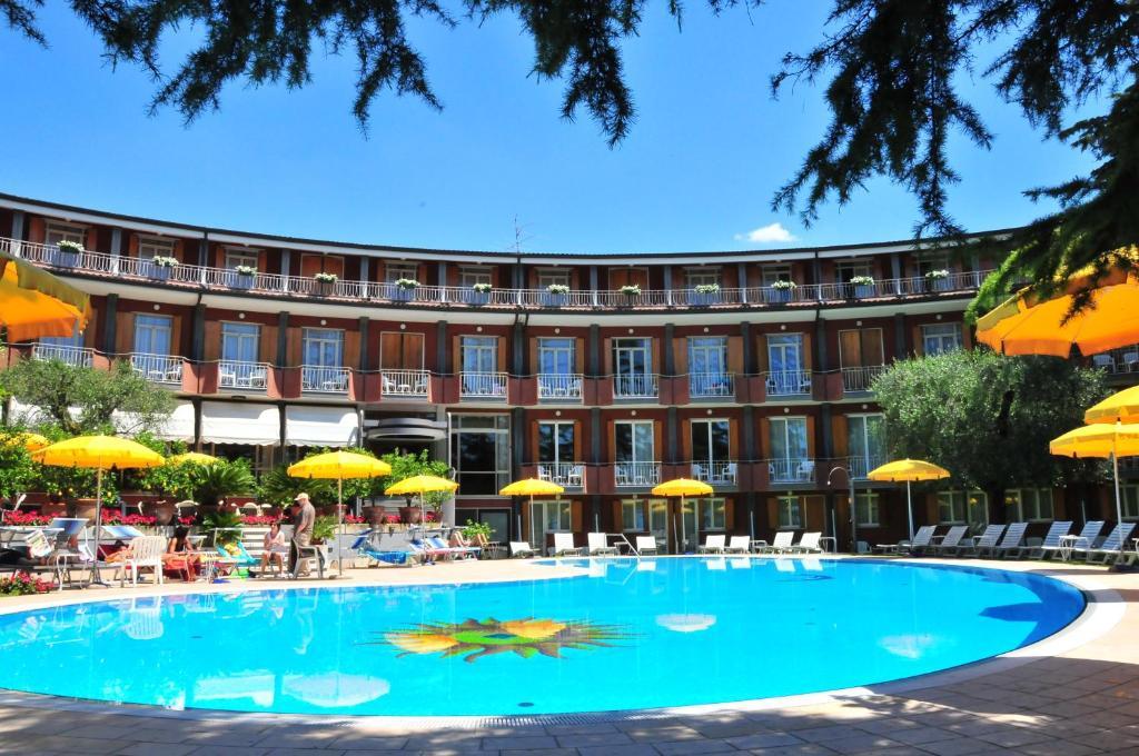 Hotel Continental ガルダ エクステリア 写真