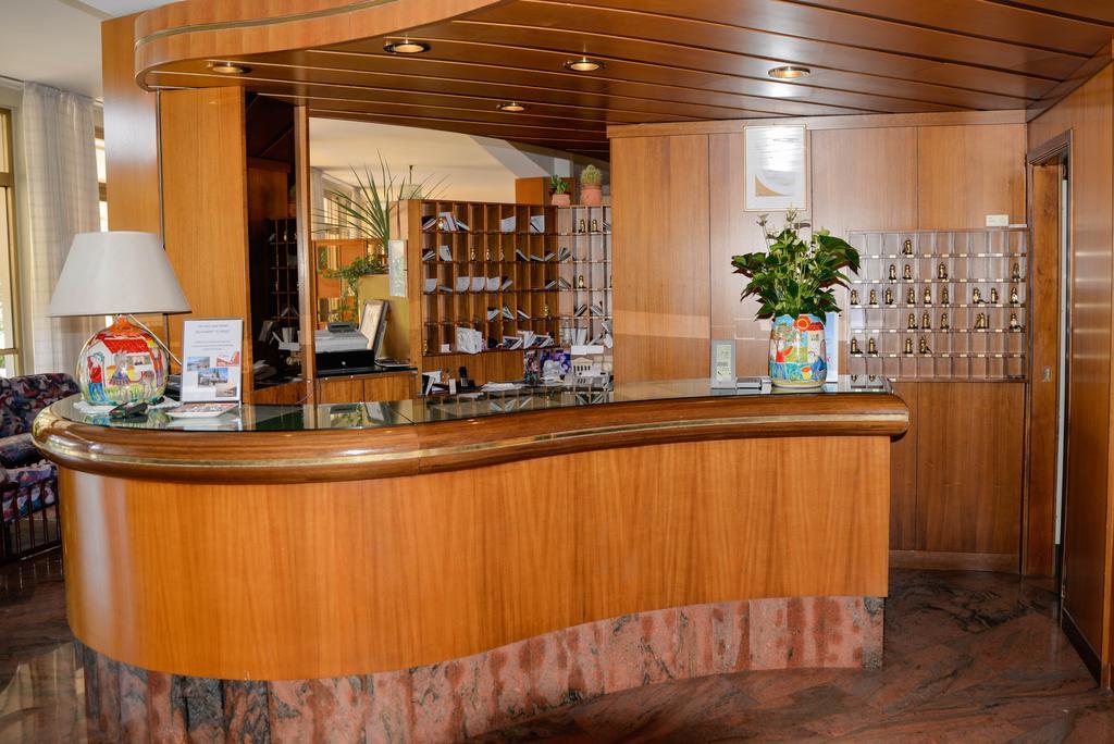 Hotel Continental ガルダ エクステリア 写真